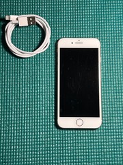 Apple iPhone 8 – 64GB – Gold (Unlocked) A1863 (CDMA + GSM)