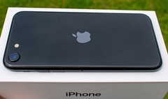 USED Apple iPhone SE 2020 64GB Unlocked – Black – 75% Battery MHF83LL/A