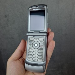 Motorola RAZR V3 Silver Flip Cell Phone Tested Working Phone Only READ