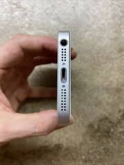 Apple iPhone SE A1662 16GB Silver WORKING!