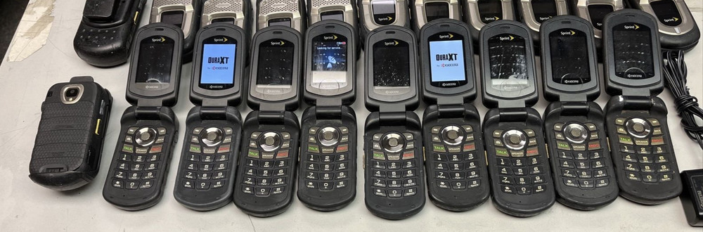 Lot of (10) Kyocera DuraXT E4277 – Black (Sprint) Flip Phone – Power Up Good LCD
