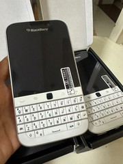 BlackBerry Classic Q20 SQC100-2 AT&T Unlocked 16GB Qwerty Keyboard Mobile Phone