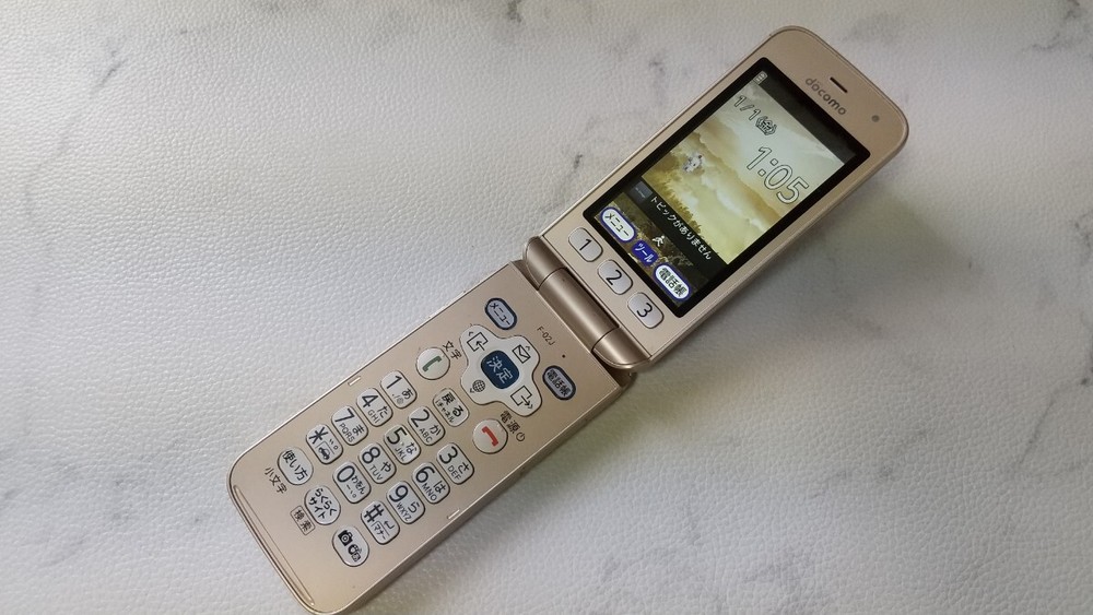 Fujitsu F-02J Future Phone FLIP ANDROID GOLD SIM FREE TESTED
