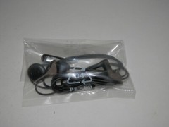Nokia 2760 Cell Phone Bundle – Powers On – Flip Phone For Parts or Repair