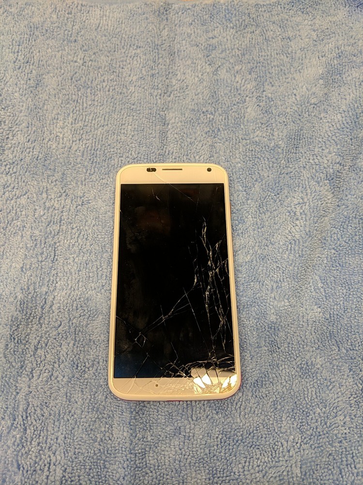 Motorola Moto X XT1060 (Verizon, 1st gen.) 16GB, White – 4G LTE CRACKED SCREEN