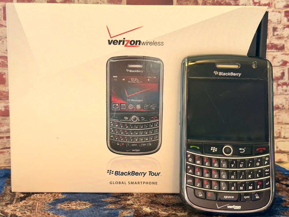 BlackBerry Tour 9630 Black+Silver (Verizon), original box, vintage phone WYSIWYG