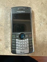 Blackberry Pearl 8110 – 64 MB – Titanium (AT&T)