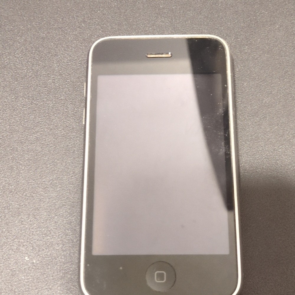 Apple iPhone 3G 8GB Black GSM 3.5in 2MP Wi-Fi GPS Bluetooth A1241