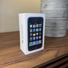 iPhone 3GS (White, 16GB, AT&T) MB716LL/A 2009
