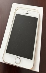 iPhone 5s 16GB Gold – Screen Cracked, Working But Locked No SIM Card With Box