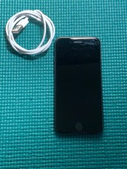 Apple iPhone 7 – 32 GB – Black (Unlocked) A1660 (GSM & CDMA)