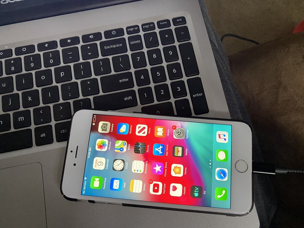 Apple iPhone 6s Plus – 64GB – Silver (Unlocked) A1687 (CDMA + GSM)