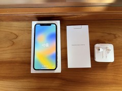 Apple iPhone XS – 64GB – Silver (Unlocked)