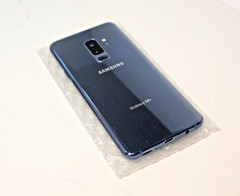 Excellent Samsung Galaxy S9+ SM-G965U (Unlocked) Coral Blue Smartphone + Extras