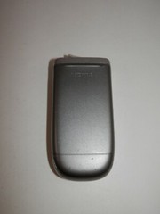 Nokia 2760 Cell Phone Bundle – Powers On – Flip Phone For Parts or Repair