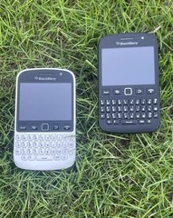 BlackBerry 9720 3G WIFI 5MP Camera FM Radio GPS Black/Pink Unlocked Cellphone