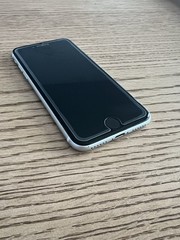Unlocked 2020 iPhone SE Model MHGF3LL/A White Excellent 78%