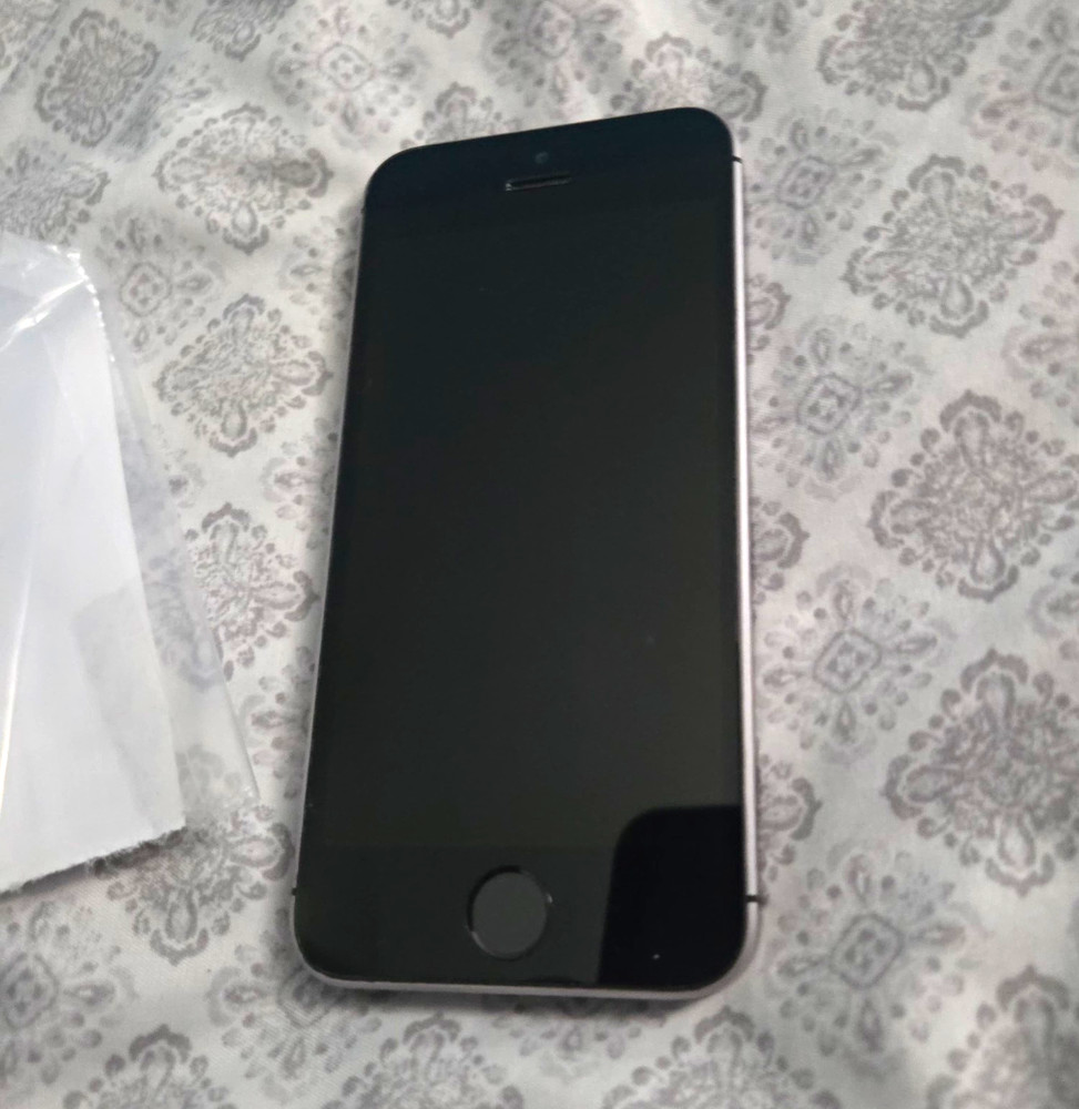 Apple iPhone 6 16GB Silver/Black Unlocked Bar Smartphone 8MP Camera