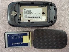 Lot of 4 Samsung Cell Phones SCH-U640 SCH-U680 SGH-C417 For Parts or Collectors