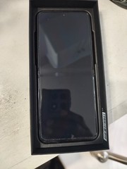 Motorola Razr Ultra 2025 XT2551- 7″ Unlocked 1TB Folding 16GB 5G Pantone Rio Red