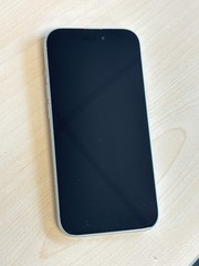 Unlocked Apple iPhone 15 6.1″ A3090 128GB White Bad Battery For Parts #119
