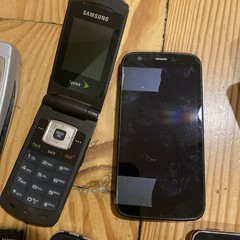 7 Flip Phones lot, iPod Shuffle, iPod Touch, Battery, Untested Read Description