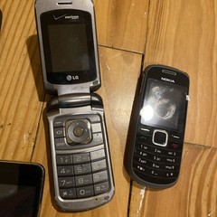 7 Flip Phones lot, iPod Shuffle, iPod Touch, Battery, Untested Read Description