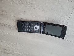LG dlite GD570 Pink LED flip phone 3G gray .