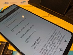 PRIVACY! MOTOROLA Z4 WHT+PROJECTOR+JBL + ATT SERVC +SBOOST Snapdrg625 HOMESETUP