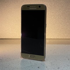 Samsung Galaxy S7 SM-G930F – 32GB – Gold for parts #233 /DO