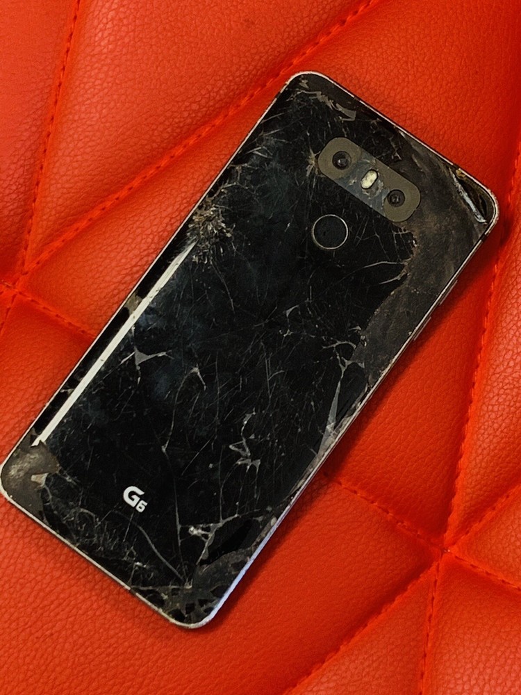 LG G6 32GB BLACK CRACKED GLASS NO POWER BAD LCD
