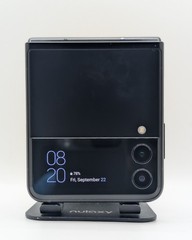 Samsung Galaxy Z Flip3 – 128 GB – Black (Boost Mobile) (Good Condition). ~718~